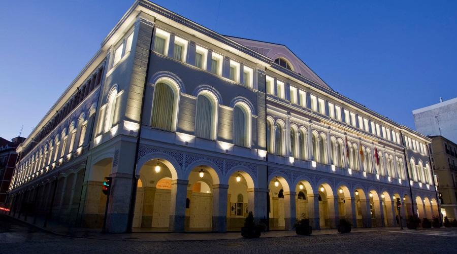 Fachada Teatro Calderon de noche