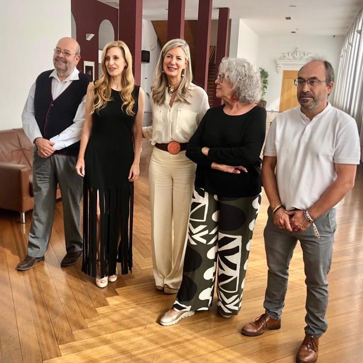 Presentación de la gira de despedida de la quimera de plástico